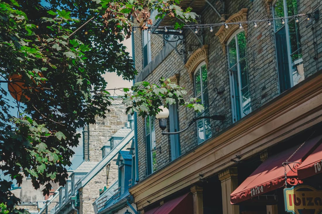 Rue du Vieux-Québec avec ses bâtiments historiques